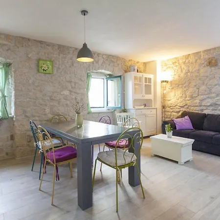 House Pirak A Holiday House In Makarska, Jacuzzi