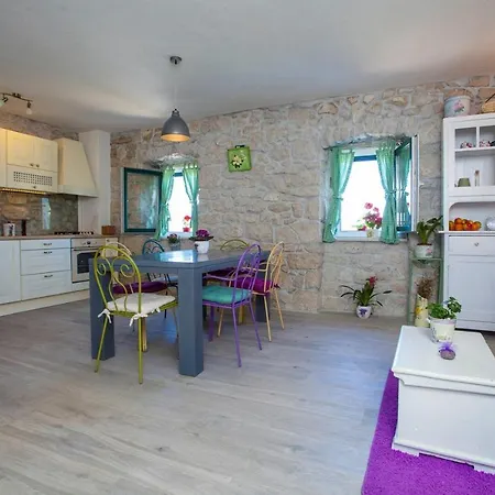 House Pirak A Holiday House In Makarska, Jacuzzi 마카르스카