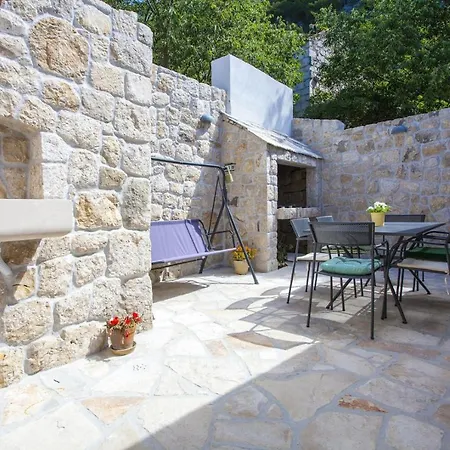 House Pirak A Holiday House In Makarska, Jacuzzi