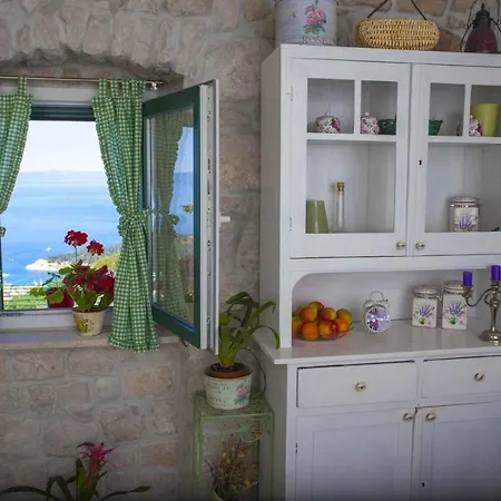 House Pirak A Holiday House In Makarska, Jacuzzi Vila *